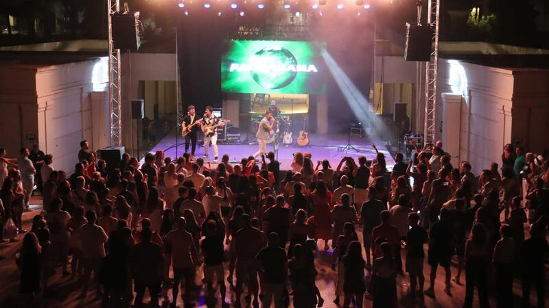 More than a thousand people bid farewell to Locos de Atar and Covita Pemán at Óscar Esplá auditorium