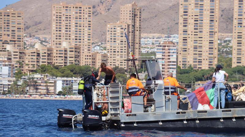 Benidorm mejora la medición de la calidad de sus aguas costeras con dos boyas inteligentes en las playas en Poniente y Levante