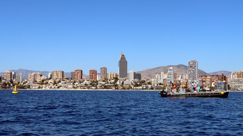 Benidorm mejora la medición de la calidad de sus aguas costeras con dos boyas inteligentes en las playas en Poniente y Levante