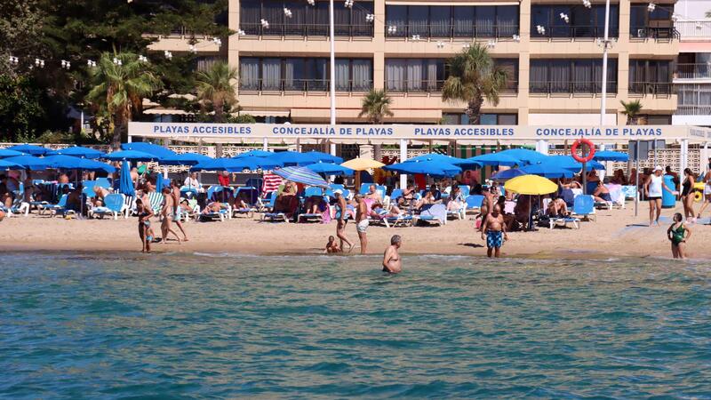 Las playas accesibles de Benidorm superan los 8.700 usuarios en los meses centrales del verano