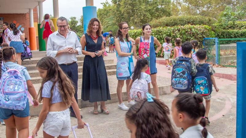 Más de 10.000 niños y adolescentes inician el curso en colegios e institutos de Benidorm 