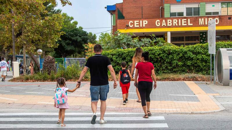 Más de 10.000 niños y adolescentes inician el curso en colegios e institutos de Benidorm 