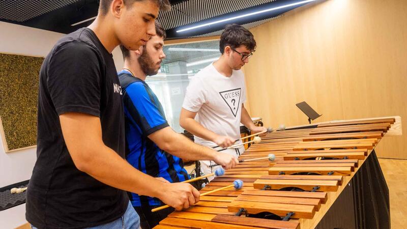 Benidorm inicia el curso 2025-2026 en sus conservatorios municipales de Música y Danza