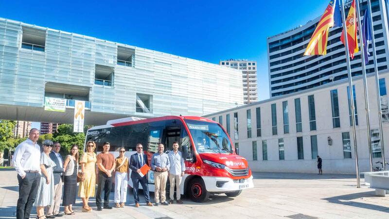 Un nuevo autobús adaptado prestará servicio en la línea 26 del transporte urbano de Benidorm