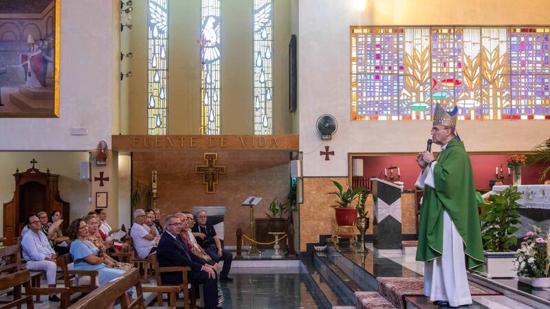 The Bishop of Orihuela-Alicante, José Ignacio Munilla, commemorates the 25th anniversary of the parish of San Francisco de Asís in Benidorm