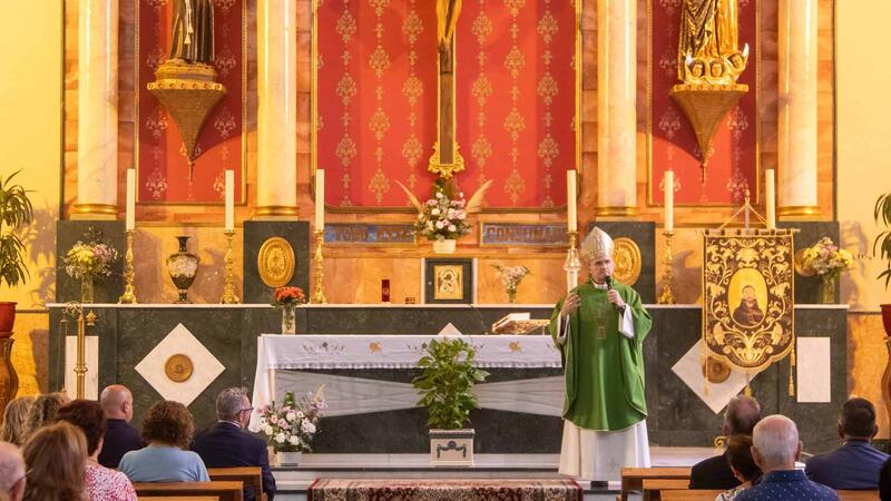 The Bishop of Orihuela-Alicante, José Ignacio Munilla, commemorates the 25th anniversary of the parish of San Francisco de Asís in Benidorm