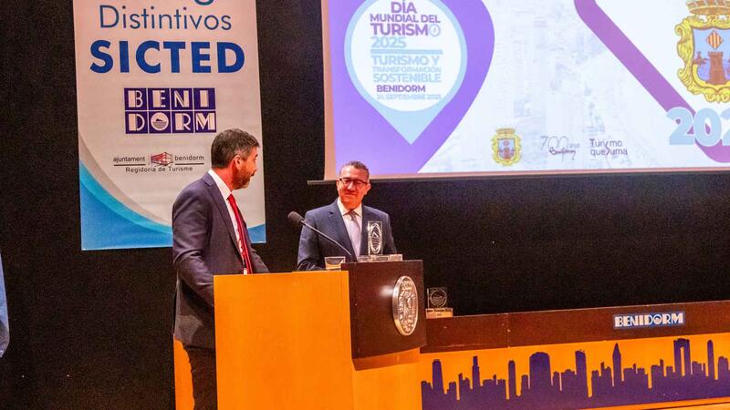 Benidorm recognizes the tourism contributions of Jet2Holidays, Grupo Social ONCE, AVE, and Abreca on World Tourism Day