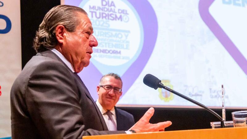 Benidorm recognizes the tourism contributions of Jet2Holidays, Grupo Social ONCE, AVE, and Abreca on World Tourism Day