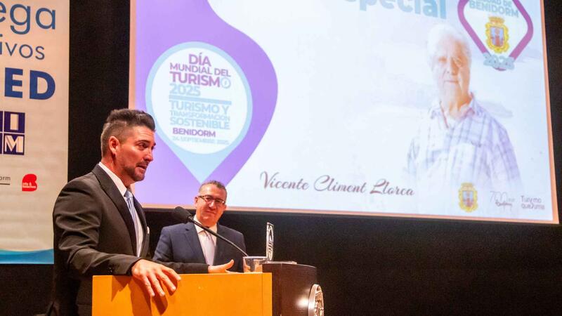 Benidorm recognizes the tourism contributions of Jet2Holidays, Grupo Social ONCE, AVE, and Abreca on World Tourism Day