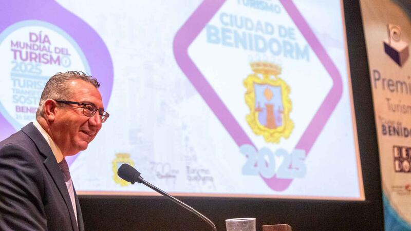 Benidorm recognizes the tourism contributions of Jet2Holidays, Grupo Social ONCE, AVE, and Abreca on World Tourism Day