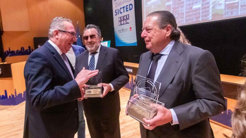 Benidorm recognizes the tourism contributions of Jet2Holidays, Grupo Social ONCE, AVE, and Abreca on World Tourism Day