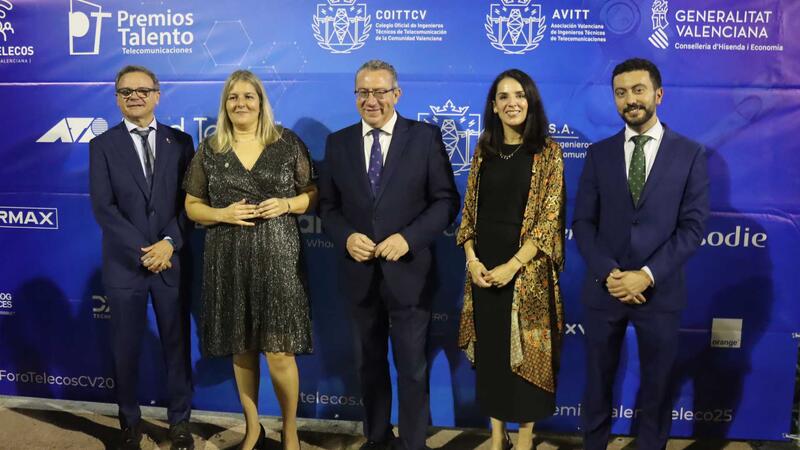 The City Council receives the "Best Public Initiative" award for the "Telecare Benidorm. Internet of People" project