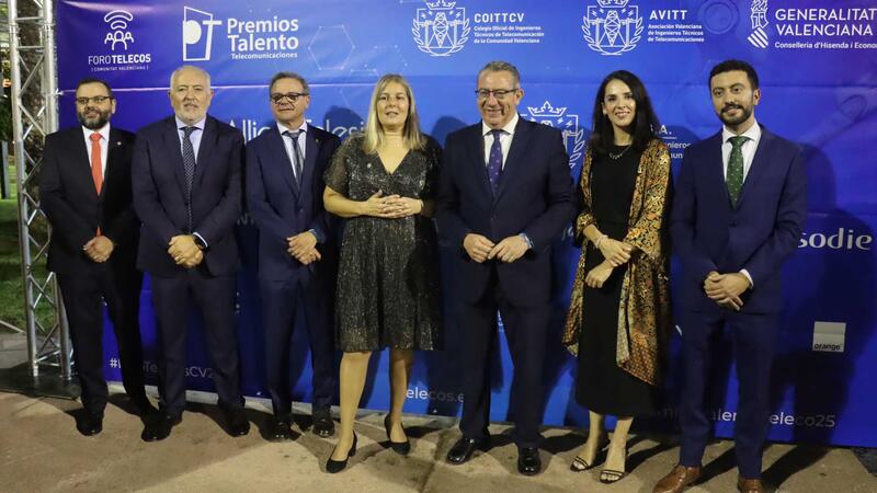 The City Council receives the "Best Public Initiative" award for the "Telecare Benidorm. Internet of People" project