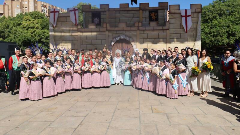 Moors and Christians in Benidorm cease clashes after the reading of the "Parliament of Peace" before hundreds of people