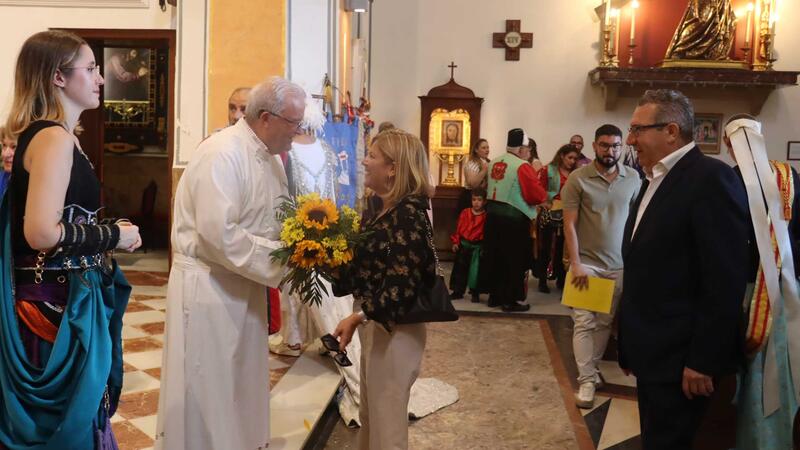 Moors and Christians in Benidorm cease clashes after the reading of the "Parliament of Peace" before hundreds of people