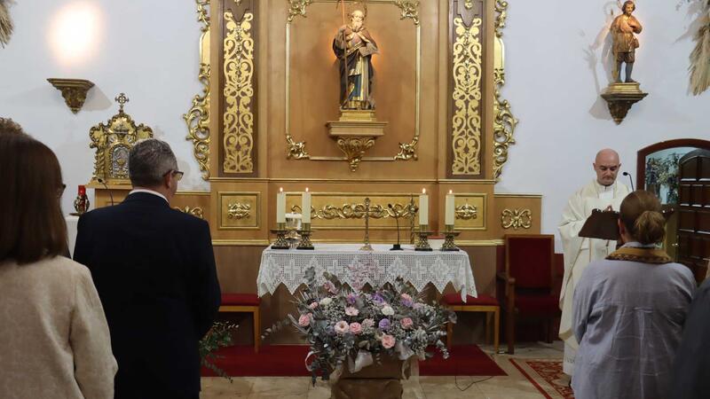 Els ‘fadrins’ de 2025 inician las fiestas de la Mare de Déu del Roser con una misa en la Ermita