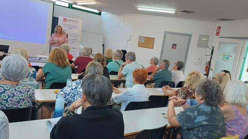 El programa AUNEX de Benidorm comença el curs amb mig centenar d