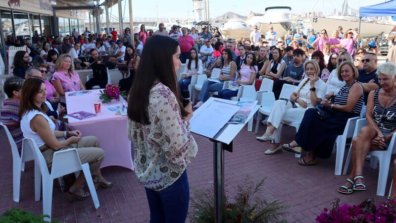 Benidorm commemora al costat d