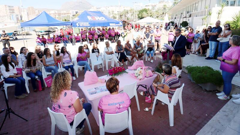 Benidorm commemora al costat d