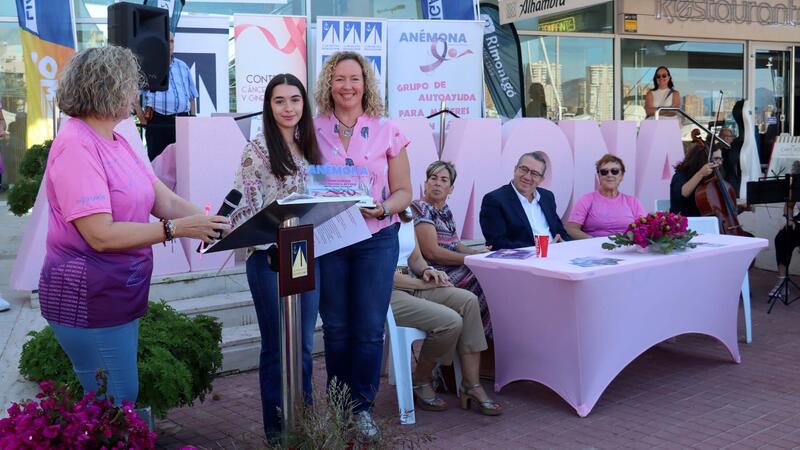 Benidorm commemora al costat d
