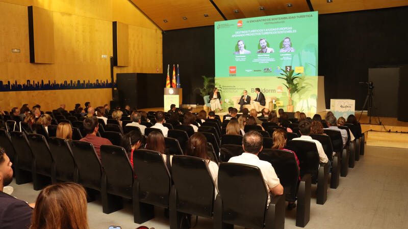 Benidorm reivindica su modelo de planificación urbana sostenible en el IV Encuentro de Sostenibilidad Turística Hosteltur