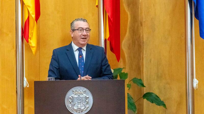 José Luis Sarrió García recibe el reconocimiento como Vecino Ejemplar de Benidorm 2025