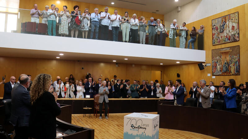 José Luis Sarrió García recibe el reconocimiento como Vecino Ejemplar de Benidorm 2025