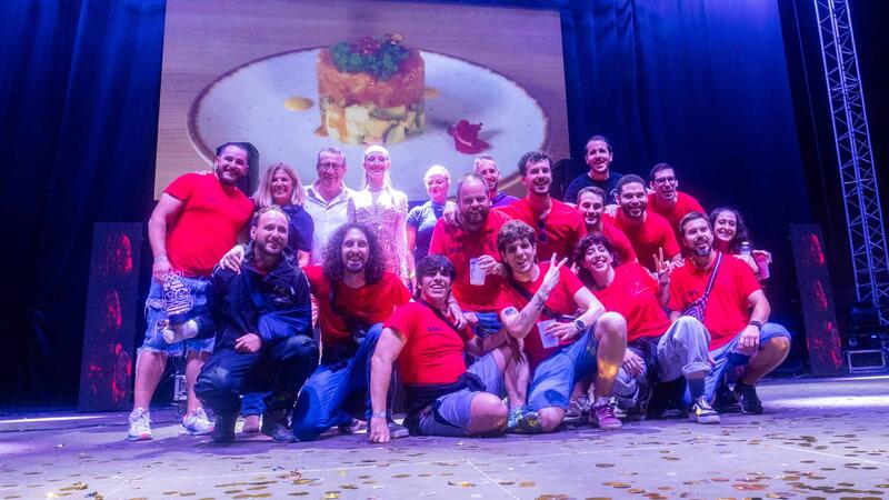 Milers de penyistes gaudixen en el Julio Iglesias amb el Concurs de Playbacks