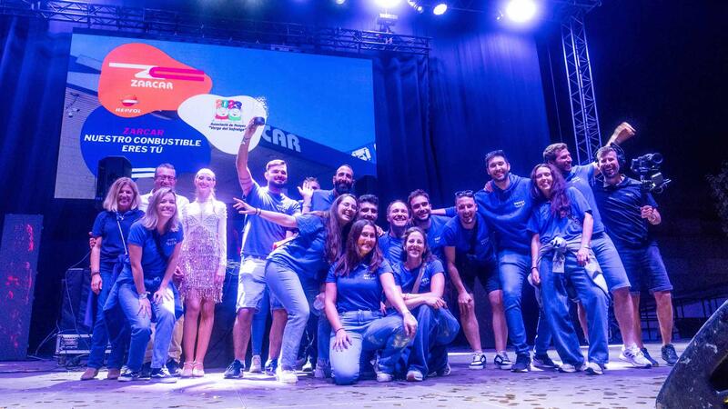 Milers de penyistes gaudixen en el Julio Iglesias amb el Concurs de Playbacks