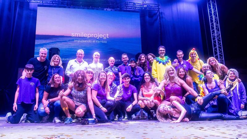 Milers de penyistes gaudixen en el Julio Iglesias amb el Concurs de Playbacks