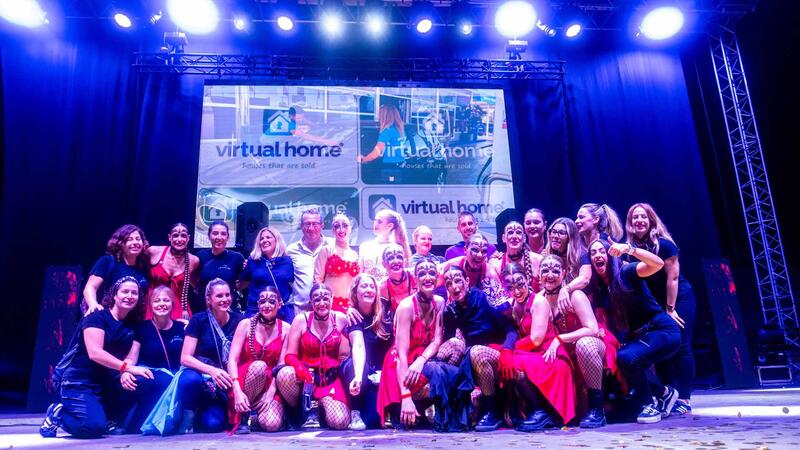 Milers de penyistes gaudixen en el Julio Iglesias amb el Concurs de Playbacks