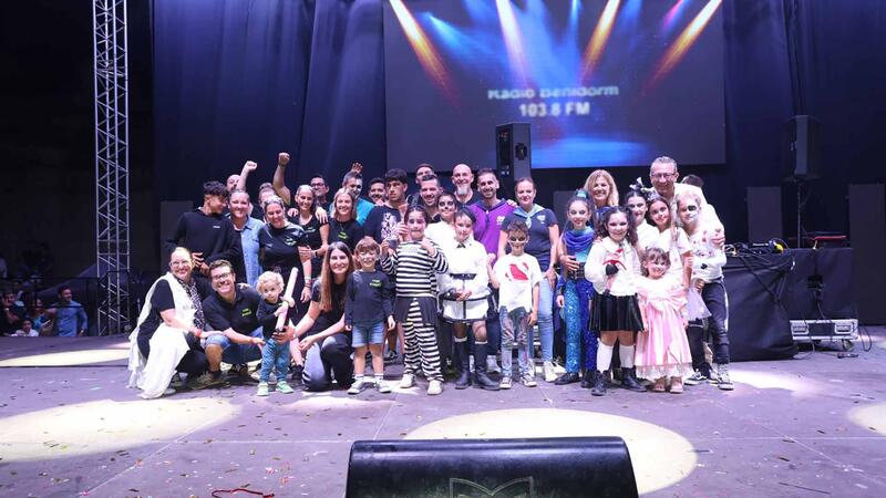 Milers de penyistes gaudixen en el Julio Iglesias amb el Concurs de Playbacks