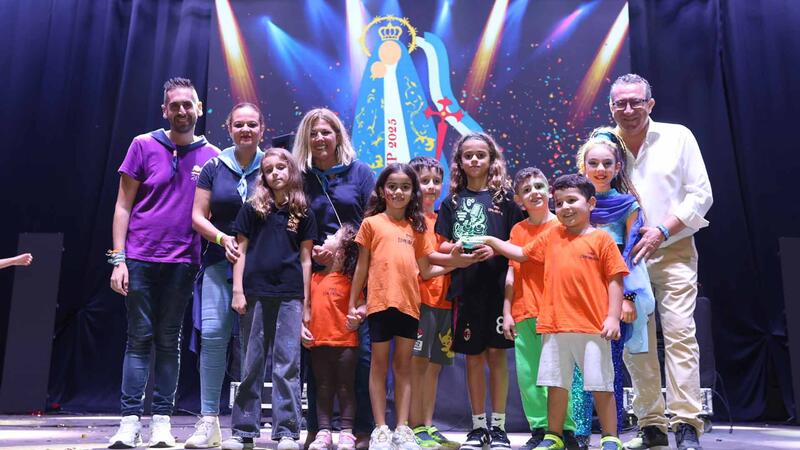 Milers de penyistes gaudixen en el Julio Iglesias amb el Concurs de Playbacks