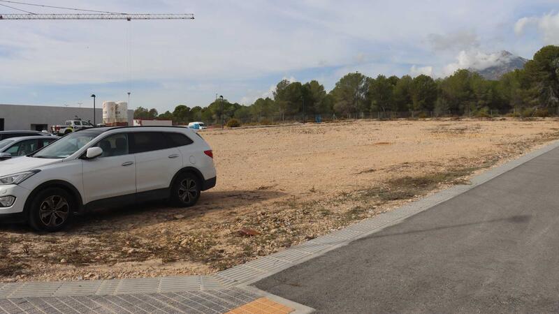 The City Council increases parking spaces at Sant Jaume Cemetery for All Saints