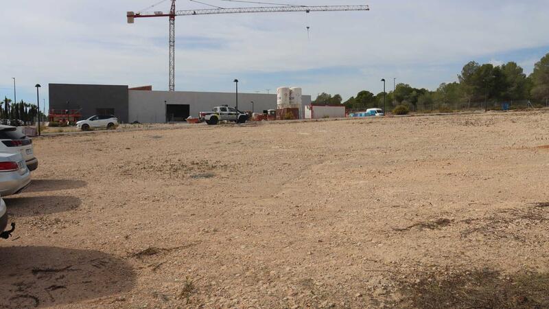 The City Council increases parking spaces at Sant Jaume Cemetery for All Saints