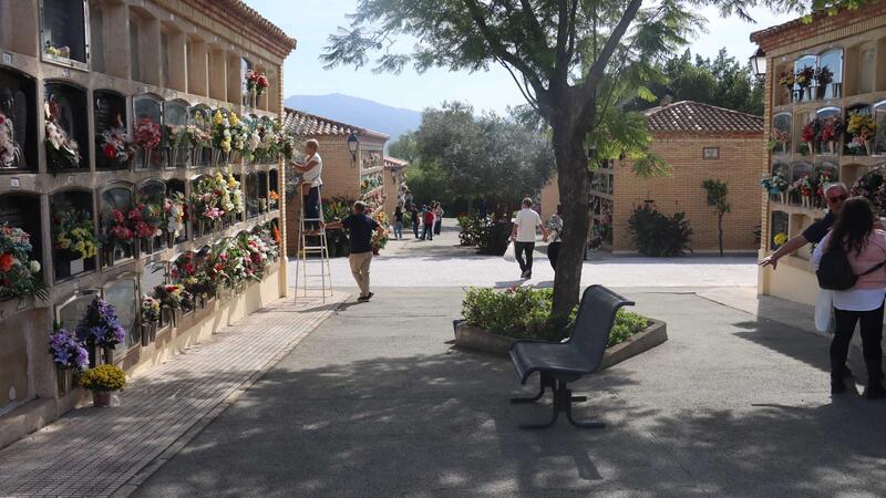 Large crowds visited Benidorm cemeteries for All Saints
