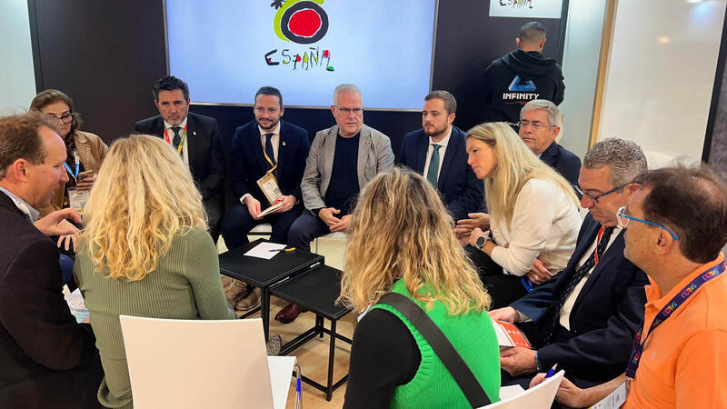 Benidorm exposa davant mitjans de comunicació britànics el seu lideratge en sostenibilitat, inclusió i digitalització turística