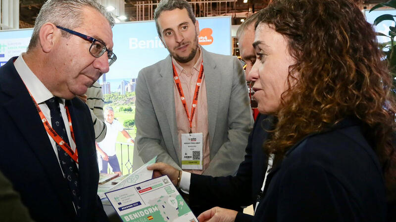 Benidorm exposa davant mitjans de comunicació britànics el seu lideratge en sostenibilitat, inclusió i digitalització turística