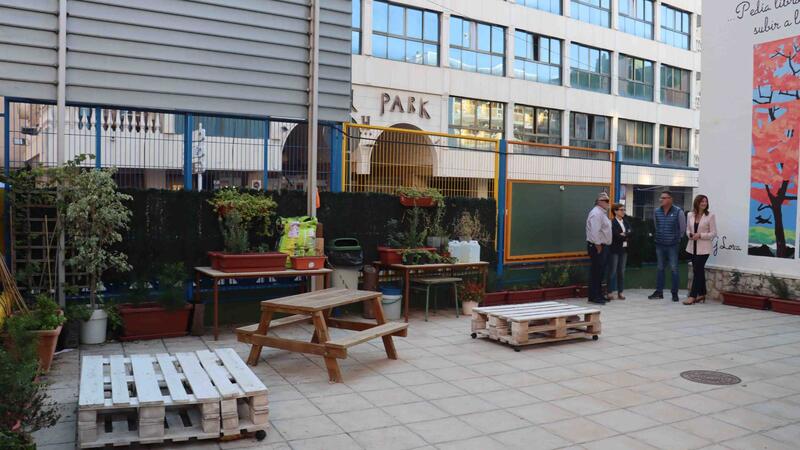 Benidorm inicia un proyecto de naturalización de los patios de los colegios de la ciudad