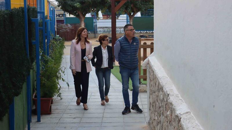 Benidorm inicia un proyecto de naturalización de los patios de los colegios de la ciudad