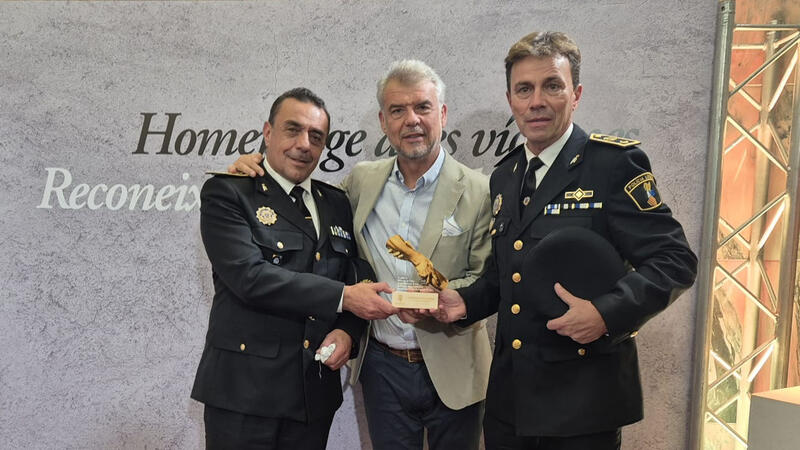 El Ayuntamiento y la Policía Local de Benidorm, reconocidos por su ayuda a los municipios afectados por la riada