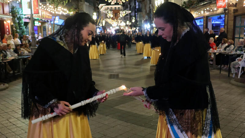 Benidorm honra al seu patró amb una solemne processó pels carrers del barri antic