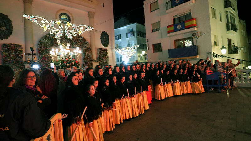 Benidorm honra al seu patró amb una solemne processó pels carrers del barri antic