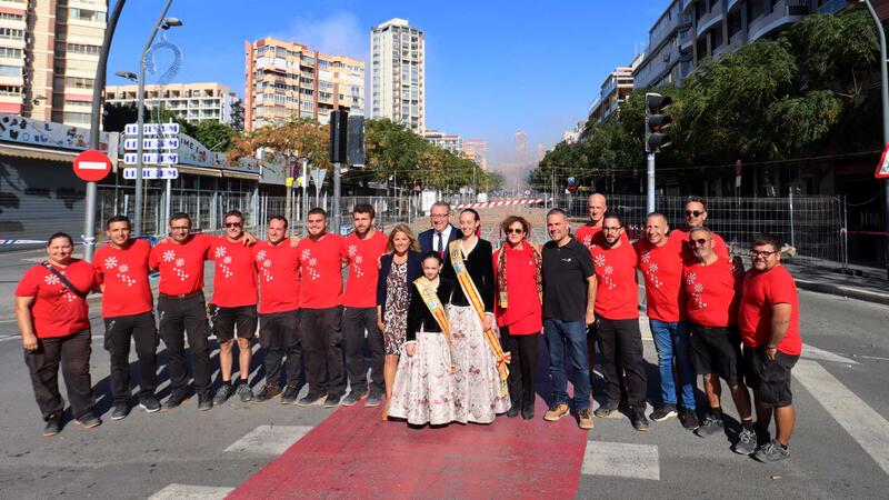 Benidorm rendix record als difunts i vibra al migdia amb una eixordadora mascletà