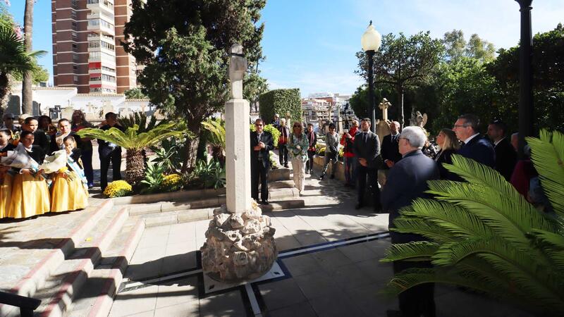 Benidorm rendix record als difunts i vibra al migdia amb una eixordadora mascletà
