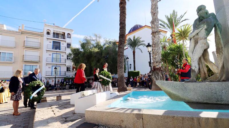 Benidorm rendix record als difunts i vibra al migdia amb una eixordadora mascletà