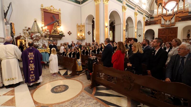 Benidorm rendix record als difunts i vibra al migdia amb una eixordadora mascletà