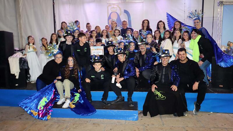 La Desfilada de Carrosses i un aplaudit castell de focs artificials culminen les Festes Majors Patronals de Benidorm