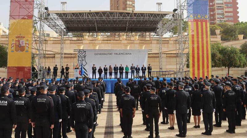 Benidorm acoge el acto de condecoración de 389 policías locales de la provincia de Alicante que concede la Generalitat 