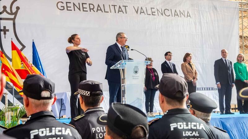 Benidorm acoge el acto de condecoración de 389 policías locales de la provincia de Alicante que concede la Generalitat 